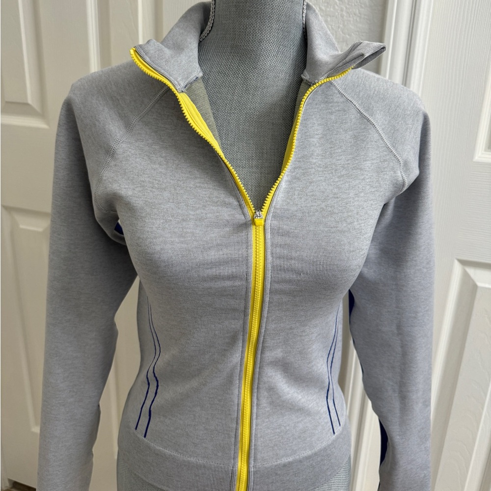 NWT Fabletics Winnie Seamless Panel Track Jacket Soft Heather Gray Multicolor